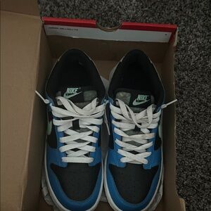 Nike Men's Blue and Black Sneakers with White Accents